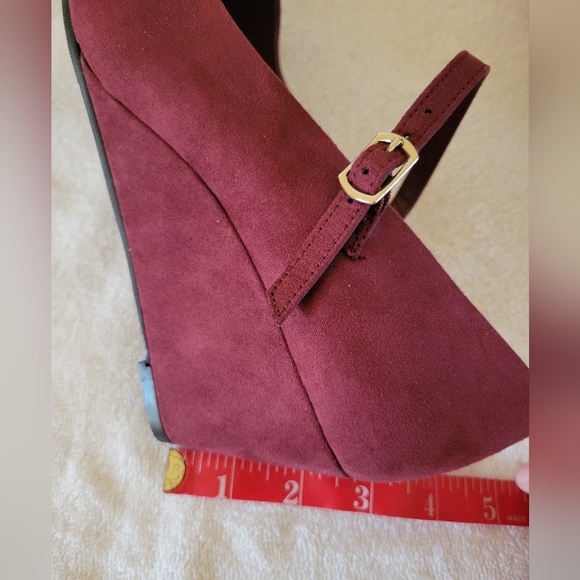 Torrid Burgandy Suede Mary Jane Platform Wedge Heels Size 10W Brand New with box - Picture 7 of 16